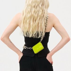 Chain Link Crossbody Wallet in Apple Green
